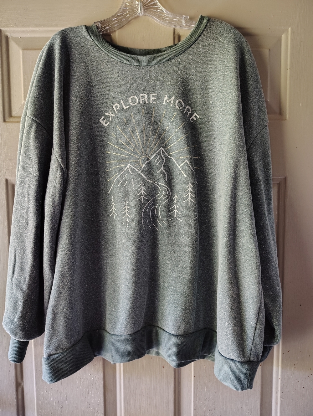 Angels Forever Young Womens 1X Explore More Graphic Sweatshirt